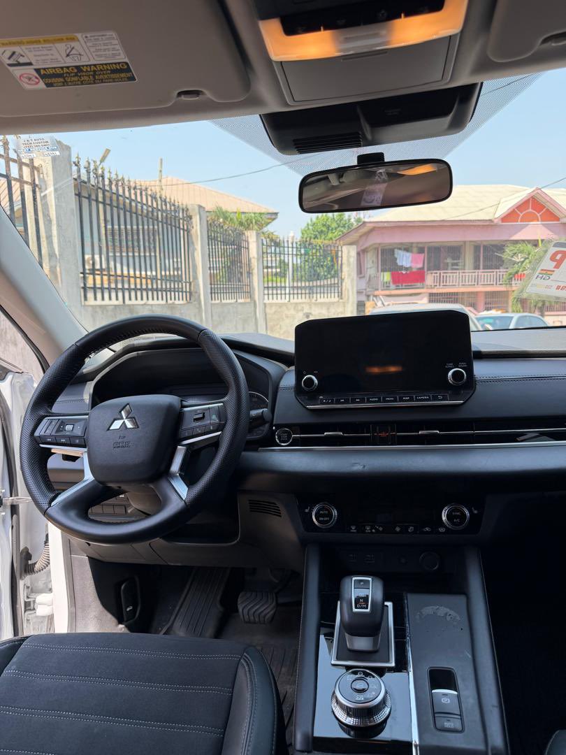 Barima___'s tweet photo. 2022 Mitsubishi Outlander SE
2.5L Engine capacity 
CVT Automatic Transmission 
Magnetic charging pad 
Alloy rims
Push to start 

Cool price-550k  negotiable 
#trustedcarplug https://t.co/uTcHy9rmr1