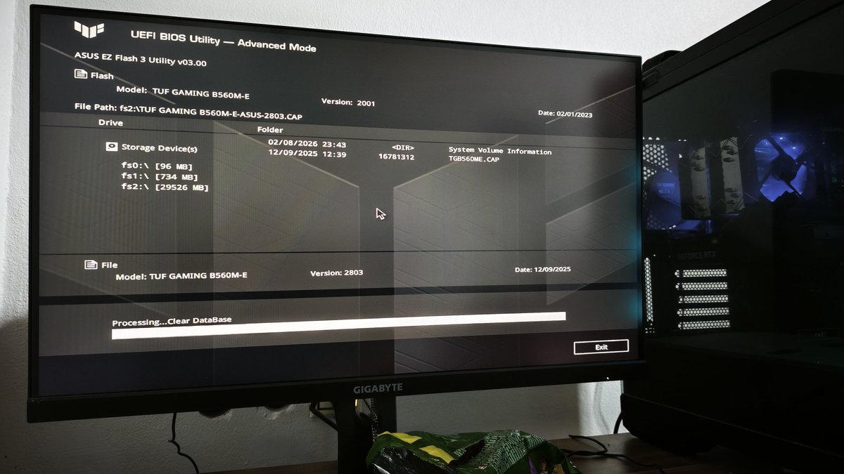 Kalbim sıkışıyor bu ekranda daralıyorum