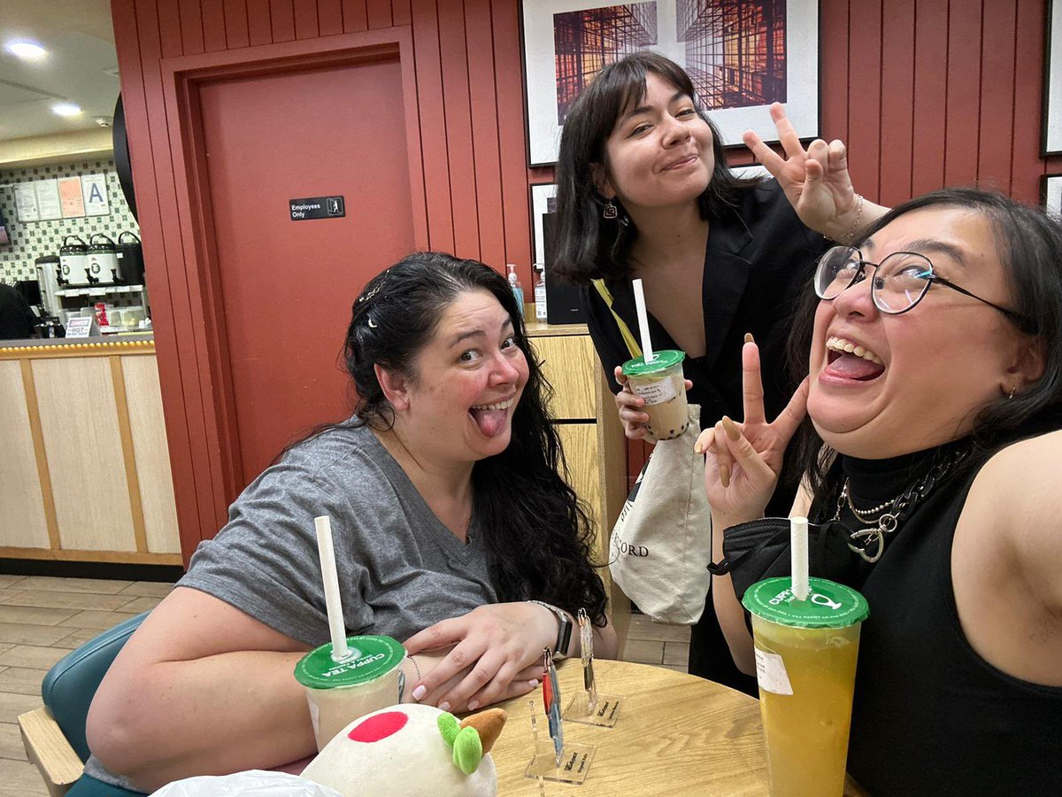 queenmidalah's tweet photo. Happiest of birthdays to my love @incorrect_NEWS !!! I can’t believe it’s been so long since I’ve seen you and @fasrockergirl https://t.co/m0V1idaMJD