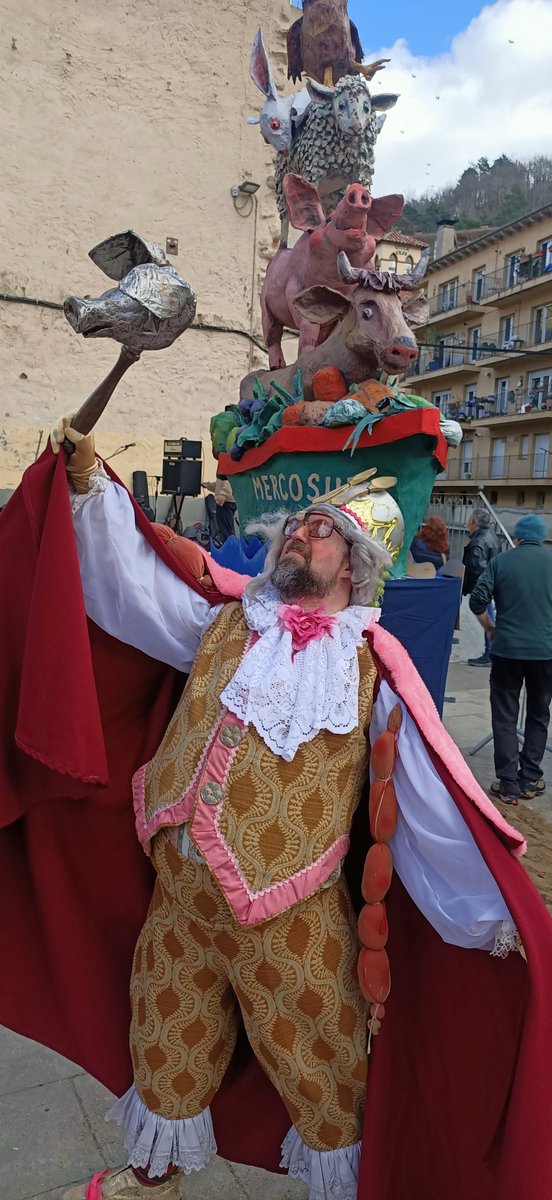 SantaTruja's tweet photo. S'ha inaugurat! https://t.co/keVTcSF3GH