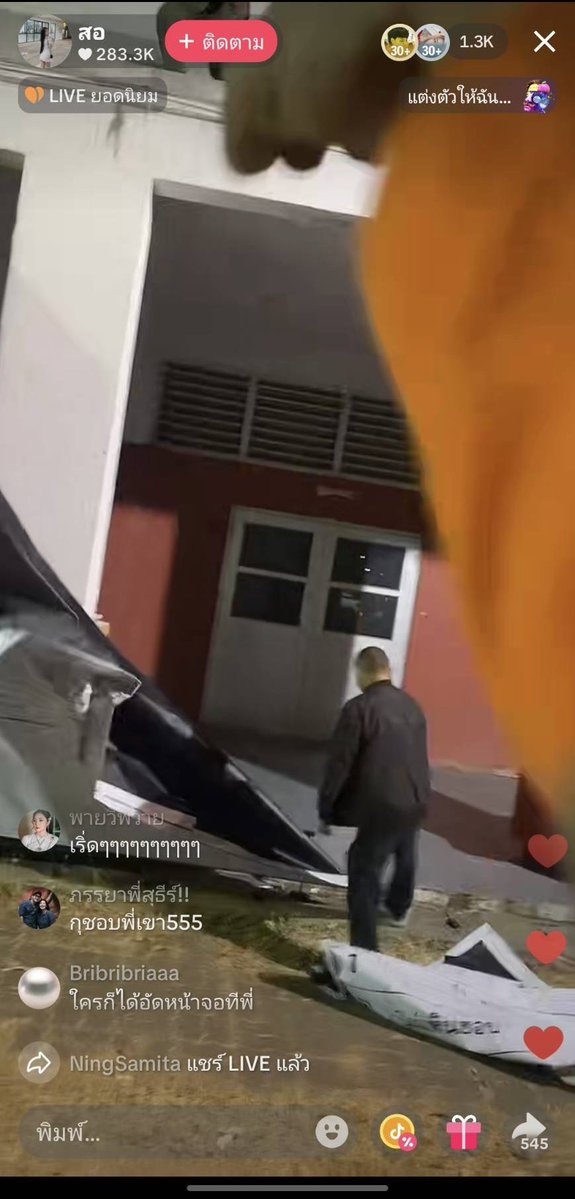 _jumpoverthewar's tweet image. ทุกคนคะ ขอนแก่นเขต 10 เอาป้ายลง ทั้งที่ยังเขียนคะแนนไม่ครบเลยอ้างว่าเอาเข้าไปเขียนด้านในห้องด้วย คะแนนเก่าก็ยังไม่นับสักคะแนนเลย แต่ในเว็บขึ้นอนุทินชนะแล้ว 😭 #เลือกตั้ง69