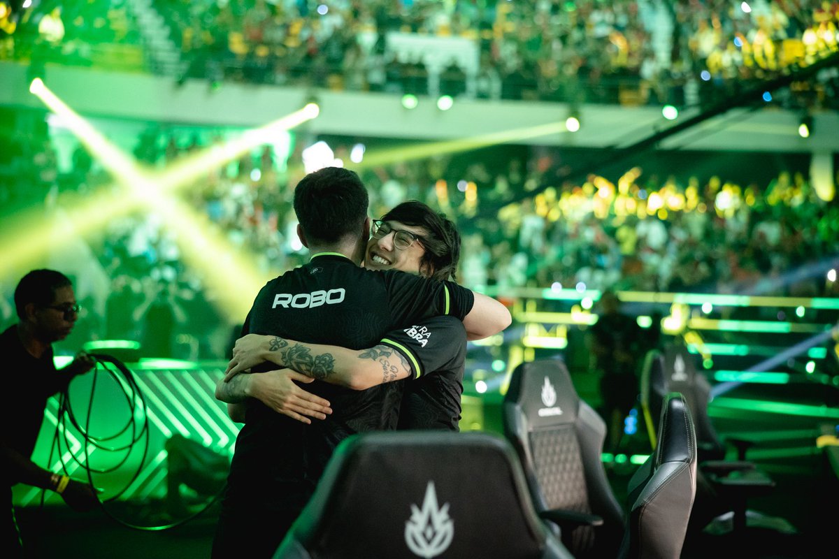 LoudPixad0r's tweet image. EU VEJO O FUTURO REPETIR O PASSADO

ISSO É LOUD