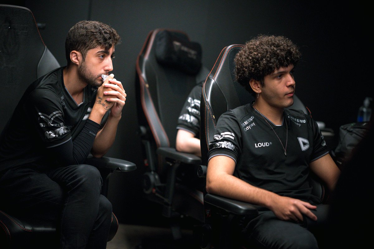 LoudPixad0r's tweet image. EU VEJO O FUTURO REPETIR O PASSADO

ISSO É LOUD