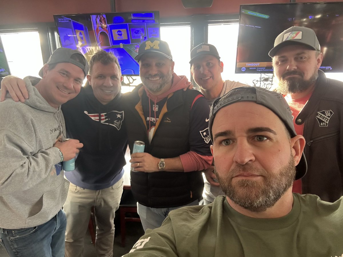 MrJoeyCheese's tweet image. #SQUAD 🧀🍻@sidelinessalem 
LFG @Patriots @ctbets16 @mattglobal