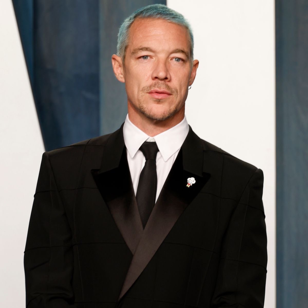 btschartsdailyc's tweet image. [INFO] Diplo talking about #BTS members via TMZ

As for the music-making process with the K-pop icons, Diplo said RM, Jin, Jimin, j-hope, Jung Kook, V and Suga are true professionals in the studio ... adding, "They're so hands-on. They're so creative. I can't believe it."

"Jung…