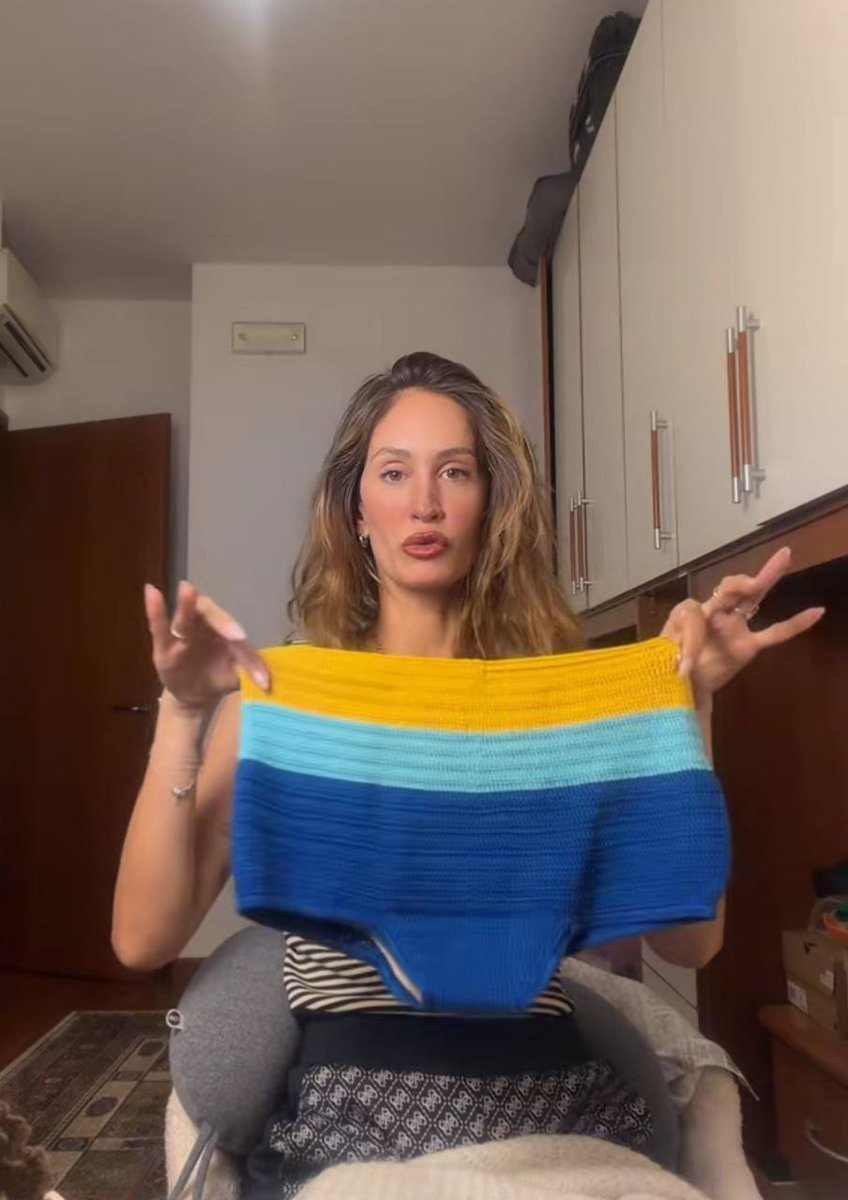 MI STO SENTENDO MALISSIMO 
"QUESTE LE HO FATTE PER JAVI"
MA LUI LO SA?😂😂😂😂😂😂🤭🤭🤭😂😂😂😂😂😂
#helevier