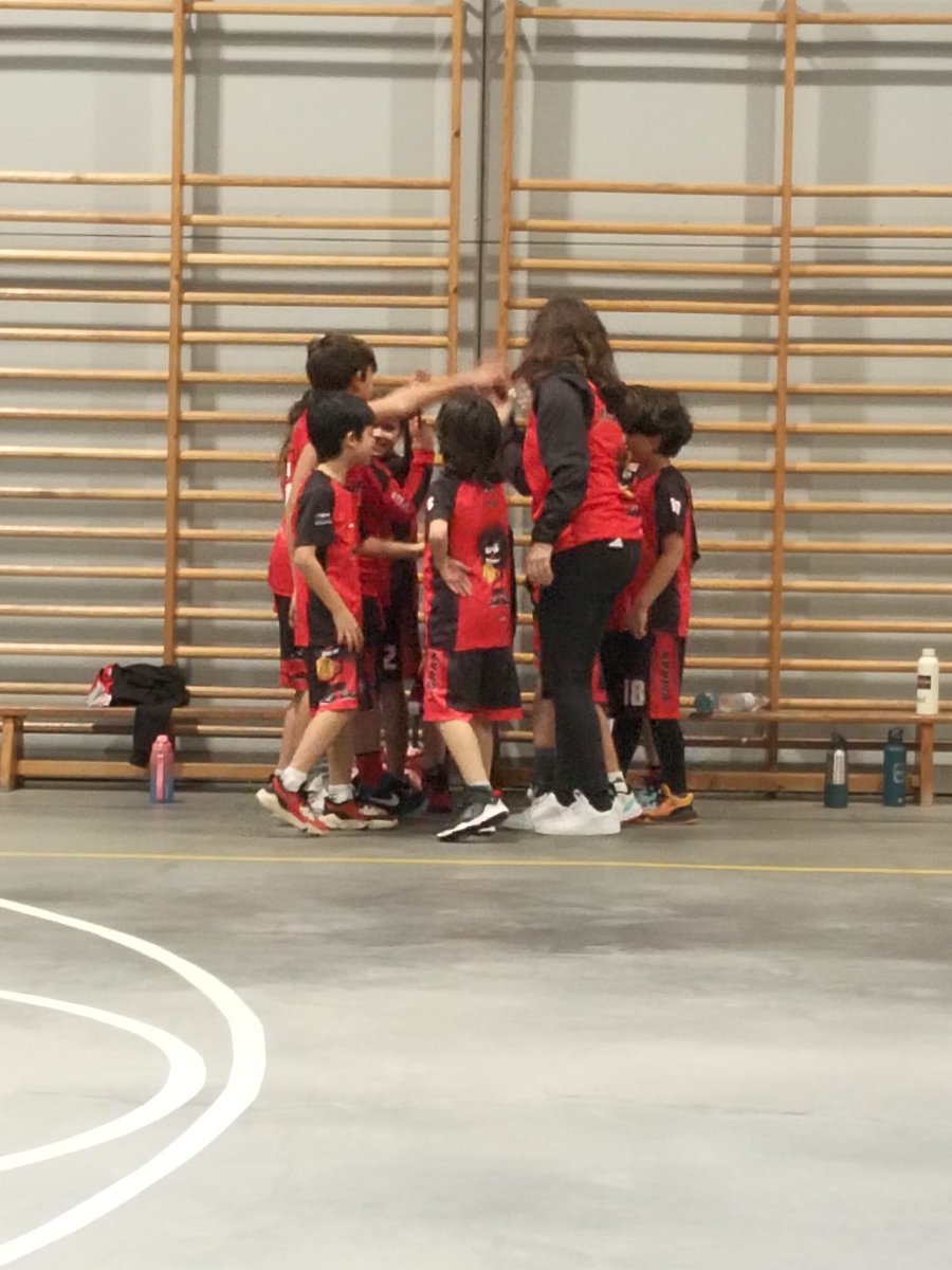 Vitoria!!! Gran partido e vitoria para <a href="/s/">『S』</a> nos@s benxas, que se impuxeron a CB Vigo nun gran partido d@s nos@s 22-54 #vermellodecorazón  #seimosxuntosimosxuntos #senlímites #paixónvermella #todosabordo