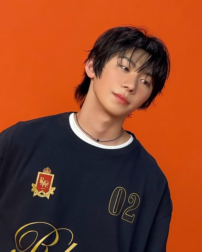 kthvelourr's tweet photo. #Haneulz / #Hanjay AU

— Where in Sky (JL) is a rising K-pop idol whose career is thrown into chaos when he becomes entangled in a scandal with Cloud (PH), a member of the world’s biggest boy group—and the one person Sky hates the most. https://t.co/fnydHIcWFm