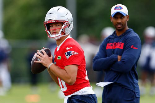 GovNedLamont's tweet photo. Ashton Grant — Quarterbacks Coach, New England Patriots

Manchester native and Manchester High School alum. Joined the Patriots staff in 2025 as quarterbacks coach. https://t.co/CFVUoniizq