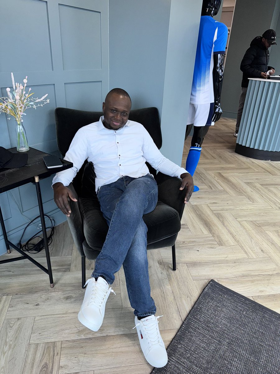 SNOW-WHITE tweet media