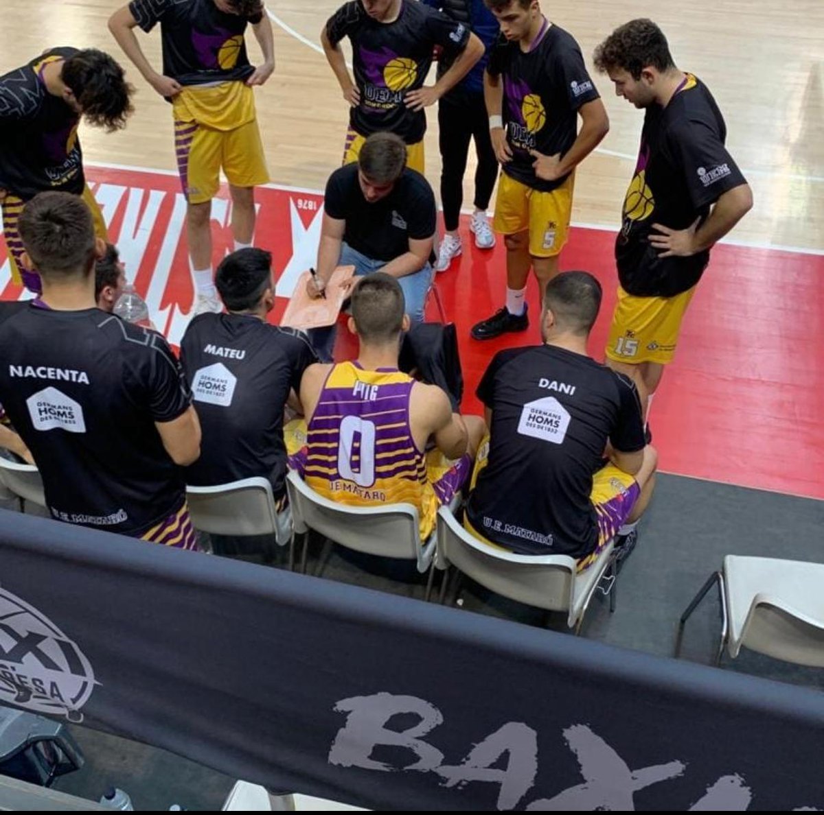 gentdebasquet's tweet photo. 🔜 El pròxim convidat a Gent de Bàsquet és en Marc Maset (@MarcMa7_ ). Entrenador i analista a U.E. Mataró. Abans a l'Uni Girona i al Joventut de Badalona femení. 

Deixeu les vostres preguntes per a en Marc, que us les respondrà encantat a l'inici del programa. Som-hi! https://t.co/tfC6baUbi8