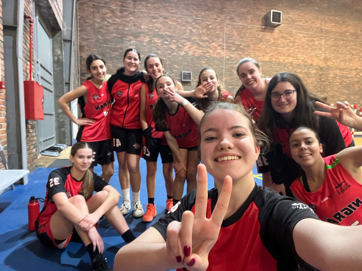 Gran vitoria para as nosas cadetes que se impuxeron nun gran partido a <a href="/CSalesianosVigo/">Club Baloncesto Salesianos Vigo</a> no que as nosas conseguiron voltar á senda do triunfo 82-16 #vermellodecorazón  #seimosxuntosimosxuntos #senlímites #paixónvermella #todosabordo