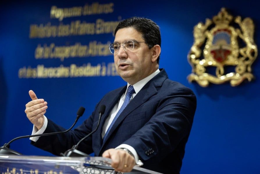 🔴 نحن لسنا امام تسوية سياسية لملف الصحراء لأن الوسيط الامريكي هو يؤيد سلفاً الطرف المغربي، نحن امام صفقة إجبار و اذعان فرضت على الطرف الجزائري بمنطق الإملاء لا التفاوض، يعني رجاءا ارحمونا من التحليلات و التأويلات ..
#المغرب لم يذهب لمدريد ليتفاوض بل ذهب ليسلم كتيب الإرشادات