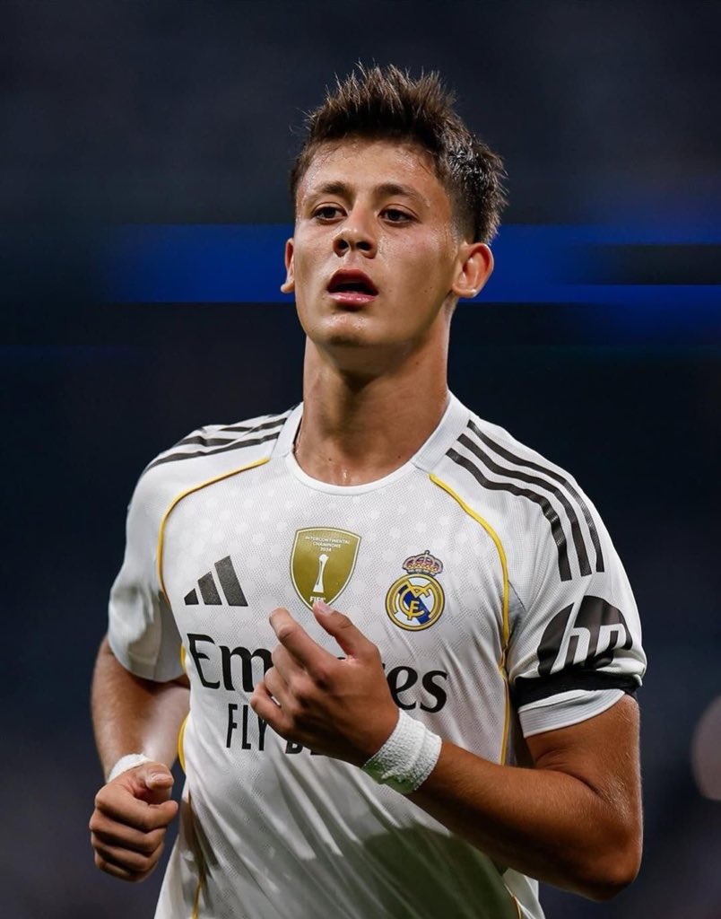 هذا اللاعب وسط ميدان، ليس جناح..