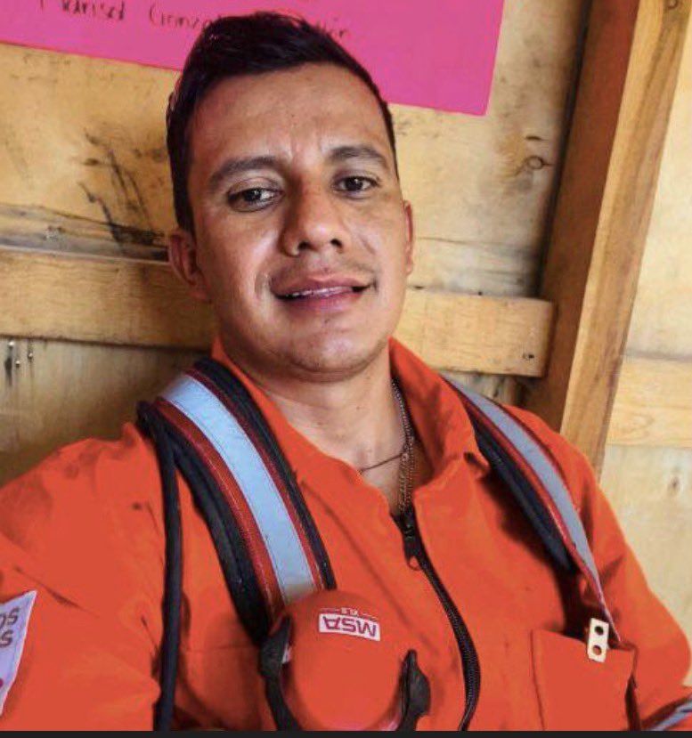 Con tristeza y dolor, trasciende la noticia de la muerte del Ing. José Ángel Vélez, minero zacatecano y secuestrado en La Concordia, Sinaloa.

Ninguna familia debe vivir una pérdida así. 

Me uno a la exigencia de justicia y a las oraciones para su eterno descanso.