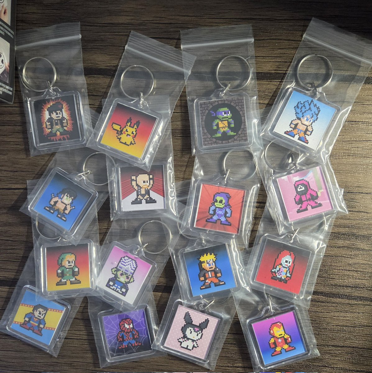 PixelStickArt's tweet image. Some cool stuff coming to the shop soon! 😁

#keychains #pixelart #8bitart #retro