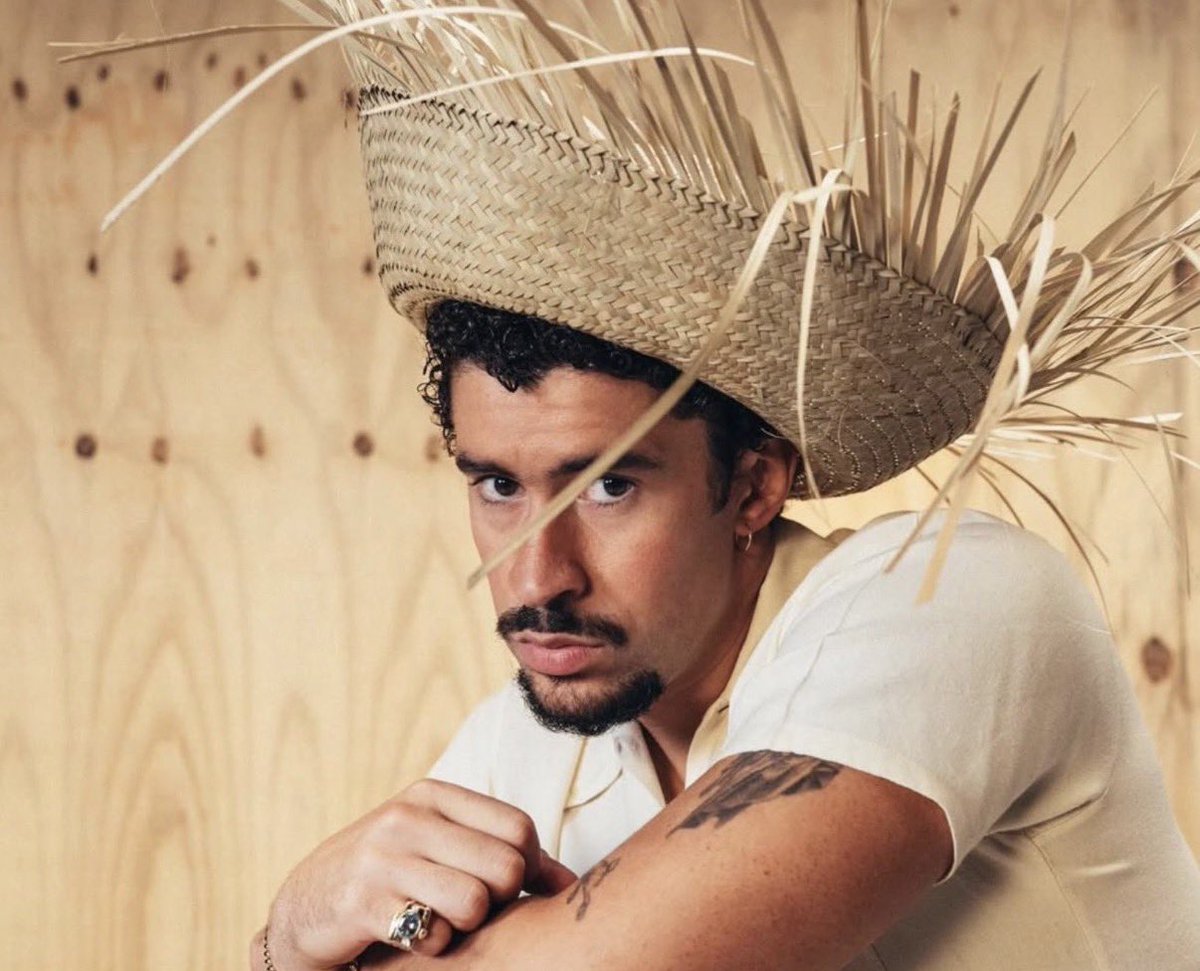 OnThatNoteTV's tweet image. Bad Bunny’s Super Bowl Halftime Show Setlist:

• DtMF
(Ye joins onstage)
• Drunk
(Bad Bunny LEAVES the stage)
• Can’t Tell Me Nothing
• POWER
• Heartless
• Stronger
• CARNIVAL
• Runaway
(Ye announces BULLY with no AI and leaves)