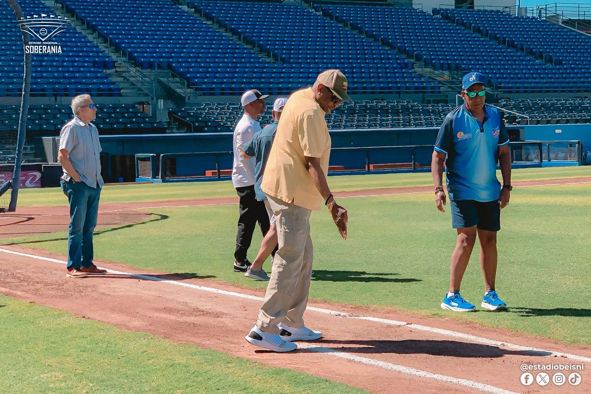 Postales 🖼️ de la visita de Dusty Baker, manager de la <a href="/selebeisbolnic/">Selección de Nicaragua</a> 🇳🇮junto a su cuerpo técnico: 💥Gary Pettis, Dan Firova, Jacque Jones y Randall Simón.
 #EstadioNacionalSoberanía🏟️