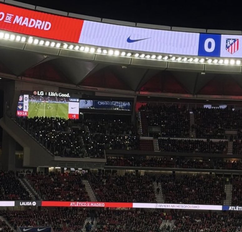 GxldePepeElias's tweet photo. Que dónde está el manquepierda?

Llenando la grada visitante con un 0-5 en Copa hace 3 días

Metiendo +50mil locos en la vuelta de 8vos de UEFA con un 1-4 en la ida

Montando una fiesta un Wroclaw el 29 de mayo

Silenciando el Bernabeu segundos despues de perder una final de Copa https://t.co/wepqiZ1ywj