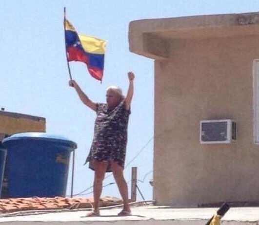 Guanipa tuiteando cinco minutos después de ser excarcelado