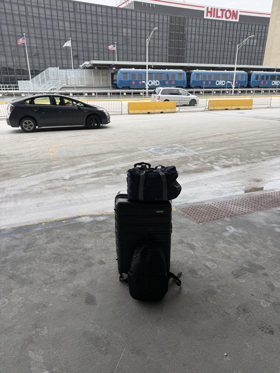 RonnyDoitche's tweet photo. Moved to Chicago. This is all my stuff. https://t.co/gvfe5BzBDJ