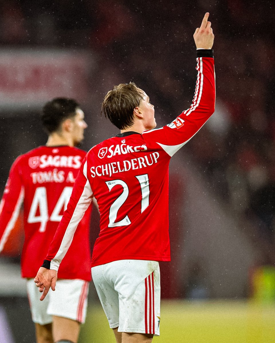 Andreas 🇳🇴

#SLBALV | #LigaPortugalBetclic