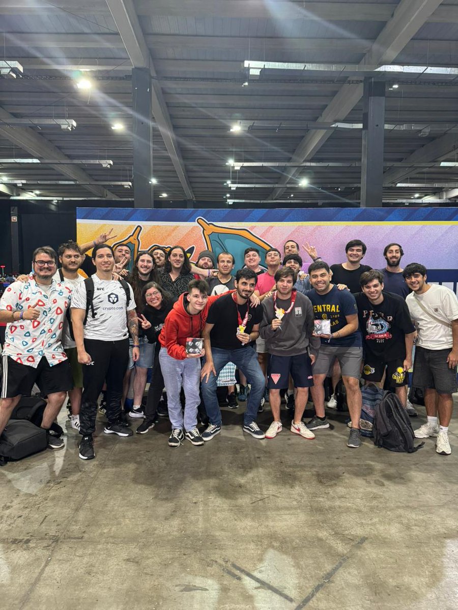 Todavía no caigo en que hice Top Cut de un regional.. simplemente gracias a todos los que estuvieron para darme una mano con lo que sea y hacer de este viaje una aventura inolvidable. +200 CPs y el sueño del mundial sigue intacto!
<a href="/khaiwings/">Gian</a> <a href="/Lautiuri10/">Lautaro</a> esto es de ustedes también