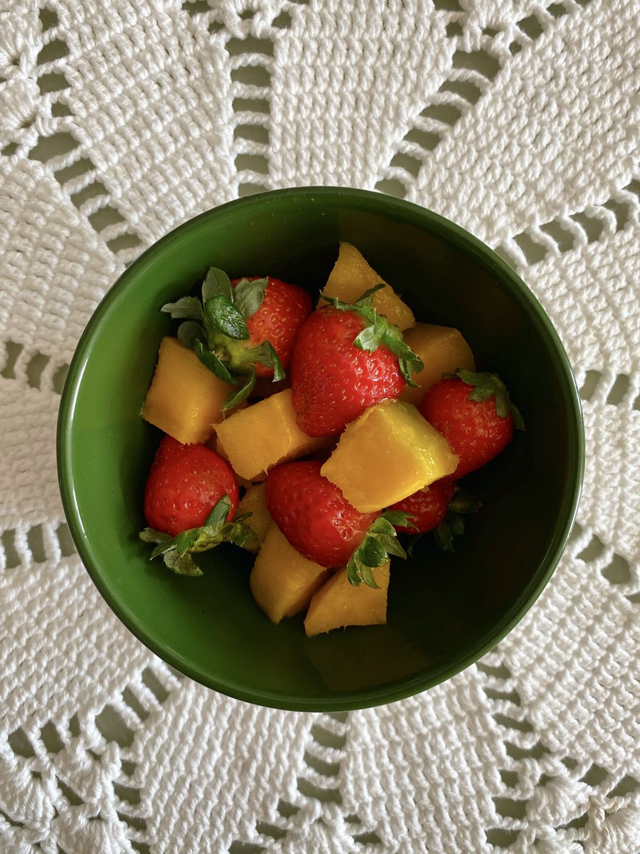 lillirgds's tweet image. frutassssssss