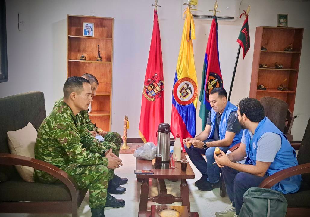 ftc_omega's tweet photo. #RespetamosDDHH | Se llevó a cabo reunión interinstitucional entre el Batallón de Despliegue Rápido N.º 31 del @COL_EJERCITO y asesores de seguridad de @MisionONUCol, en Vista Hermosa, #Meta, fortaleciendo la coordinación y el seguimiento al panorama de seguridad del municipio. https://t.co/t23cLgzWIn