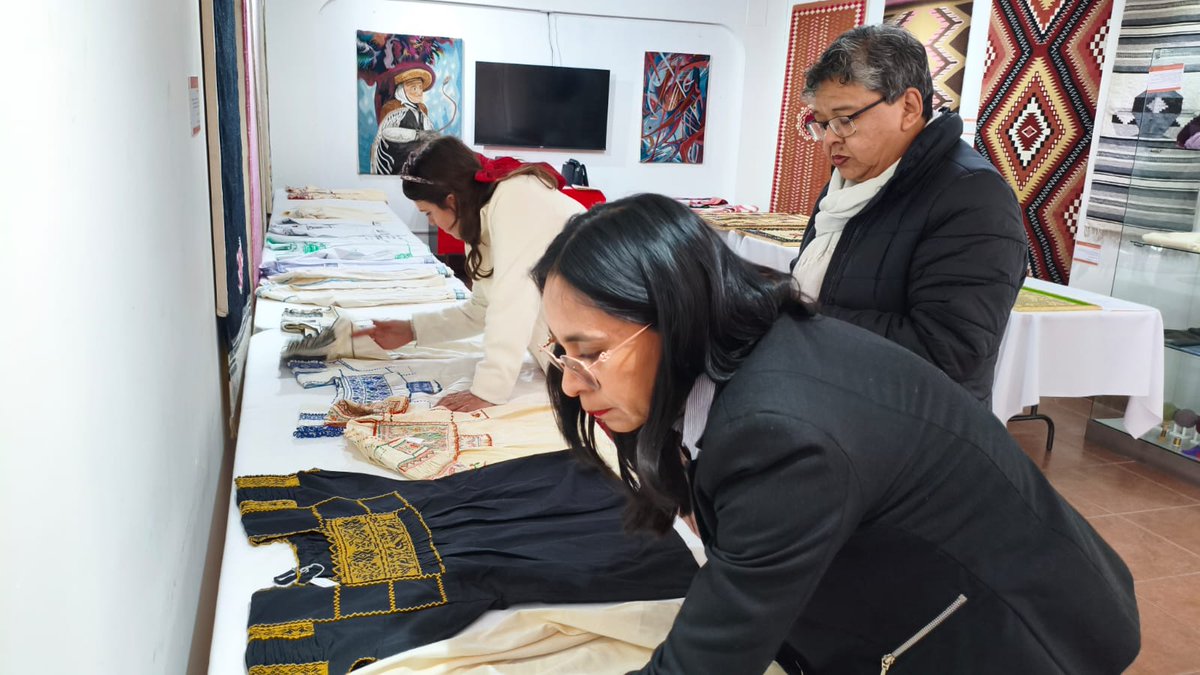 #GraphosCc #Tlx #Noticias #GobTlax | GOBIERNO DEL ESTADO RECONOCE CULTURA VIVA DE IXTENCO A TRAVÉS DEL V CONCURSO ARTESANAL 2026
<a href="/GobTlaxcala/">Gobierno de Tlaxcala</a>
facebook.com/share/p/1B1dxv…