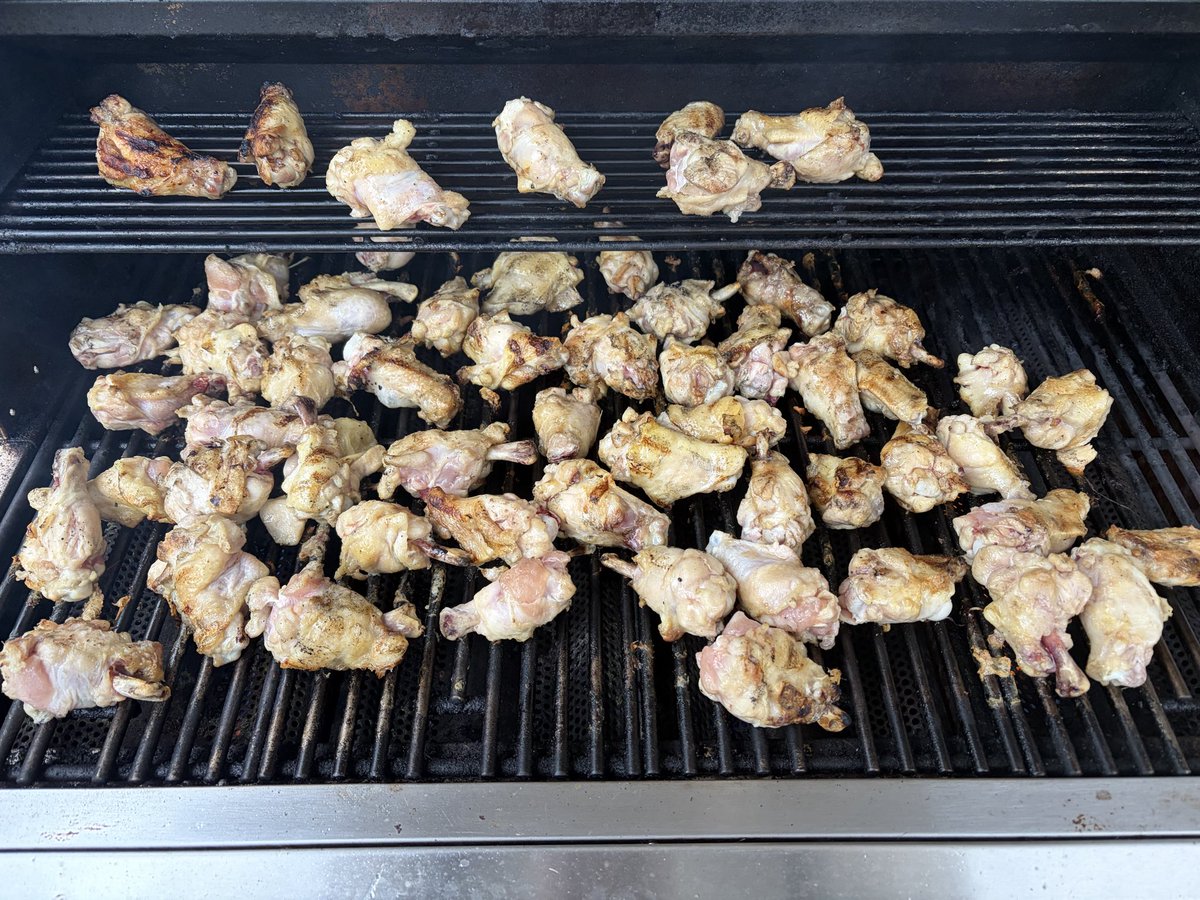 judespop's tweet photo. Process of making superbowl wings is a bit chillier than I’d prefer this year. 🥶
#comeonspring https://t.co/HVZuCSqd65