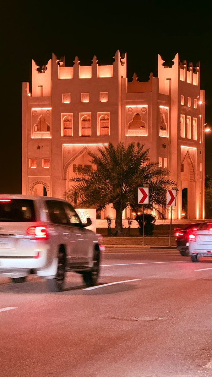 ff55dx's tweet photo. عرفت منك الغرام ولا عرفت الغرام 
شي من الروح مايدرى وش حكايته

فوضى مشاعر وصدق وتضحيه والتزام
بياعته فـ المساء .. ف الصبح شرايته 

جيتك مجي الكرام اللي تحب الكرام 
واخترت درب توقف عندك نهايته

ان كان جيتي مجيك فوق صدري وسام
 وان كان رحتي . . فمان اللّٰه ورعايته ):

9 / 2 / 2026 https://t.co/LwKGLGUi44