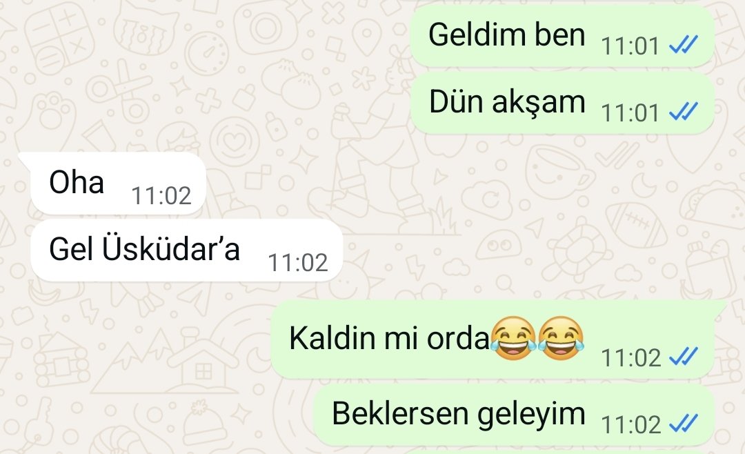 Son gün dinlenirim diye 1 gün erken gelmiştim onda da bacımla plansız gezme merakımız yüzünden daha yeni çayımı içebiliyorum o da bir yandan çamaşırları toplarken ve de yarın saat 8'de acil stajım başlamıyormuşçasına..