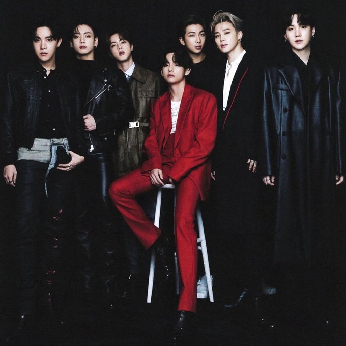 ParkLY23's tweet photo. FOCUS ON BTS ONLY https://t.co/snxGUue5Ge
