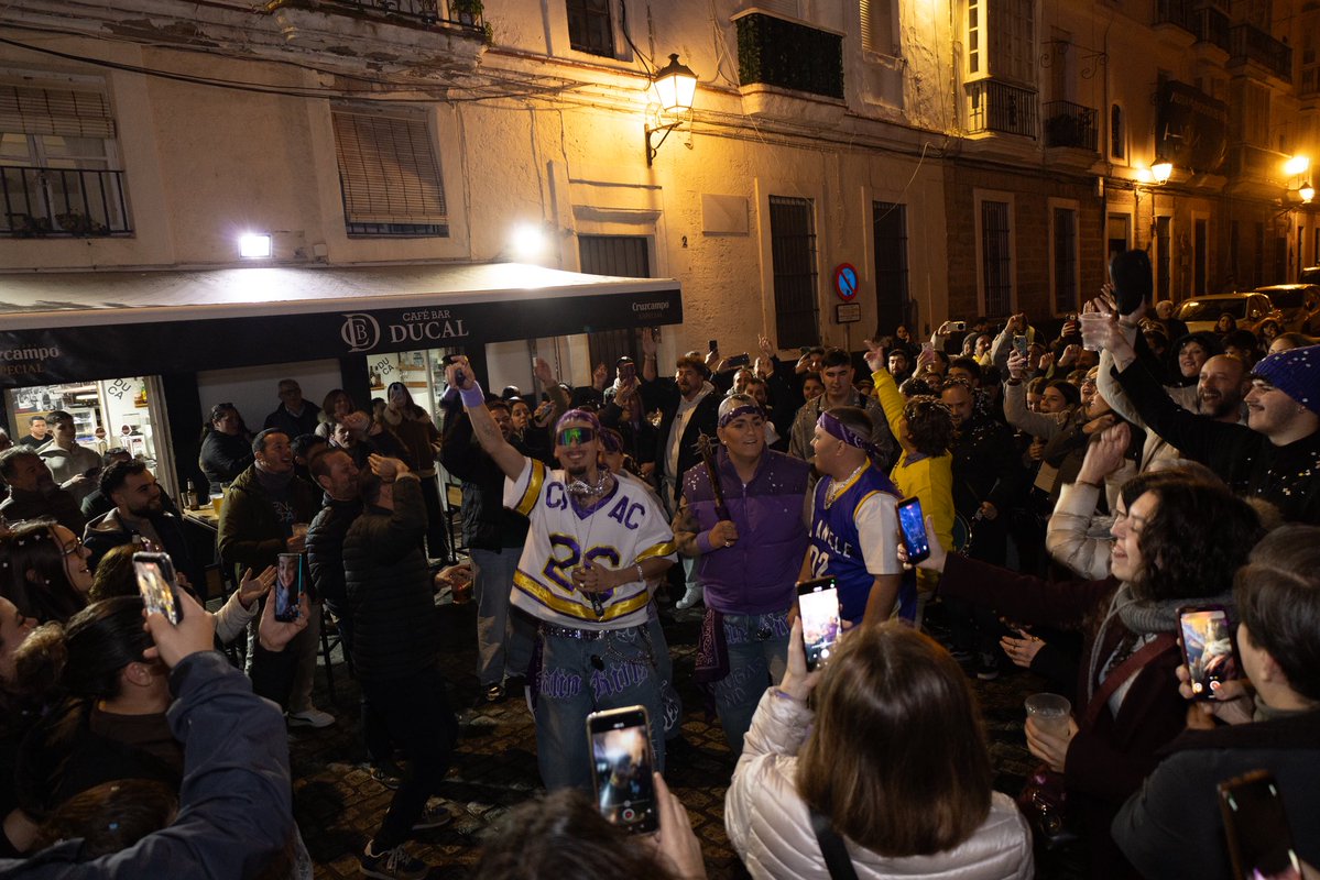 🚨PASAKALLE DE SEMIS🚨
Bros, el lunes 9 de febrero saldremos a pasakalles desde el bar @lacruzada_bartapas (plaza de el mentidero) 📍
a eso de las 19:30 ⏰
K no falte nadie y er que no venga, LE FALTA CALLE BRO😈