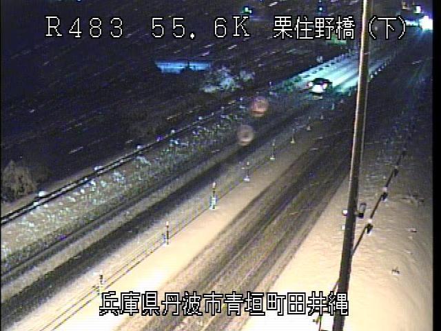 #大雪
#E72北近畿豊岡道 において冬用タイヤ規制を全線で継続中です。
断続的に降雪が続いているため、外出される際は冬用タイヤまたはタイヤチェーンの装着をお願いします。