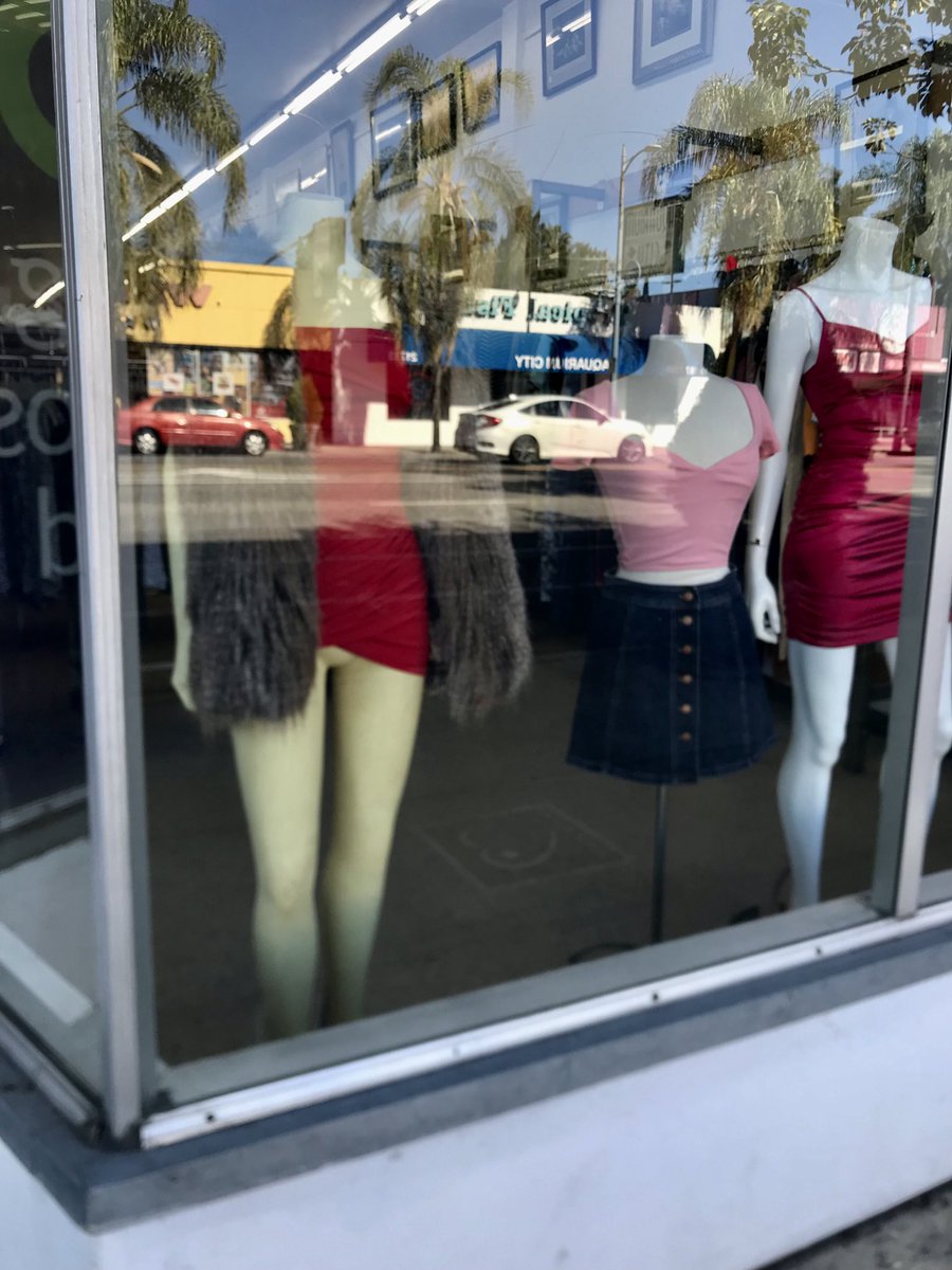 RedKalina00100's tweet photo. Hey , we have fur coat and cuchie on sale. https://t.co/wVPs2uXYZM