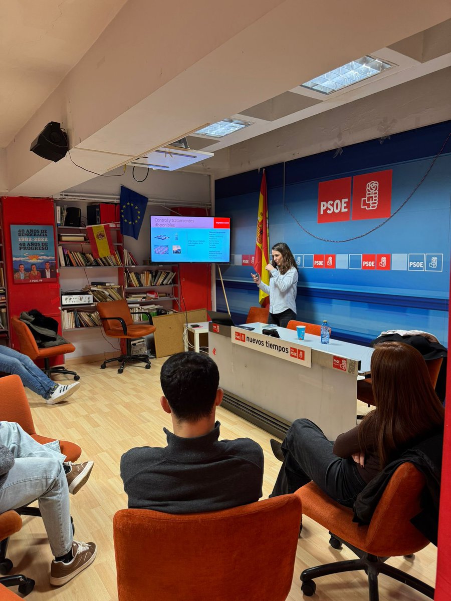 JSChamberi's tweet photo. Esta semana hemos celebrado un nuevo viernes formativo en nuestra agrupación. En esta ocasión hemos aprendido mucho sobre diabetes, de la mano de nuestra compañera Paloma.

Muchas gracias por enseñarnos tanto sobre esta patología y a todos y a todas por asistir, ¡seguimos! 🌹 https://t.co/6BlRuYYVkQ