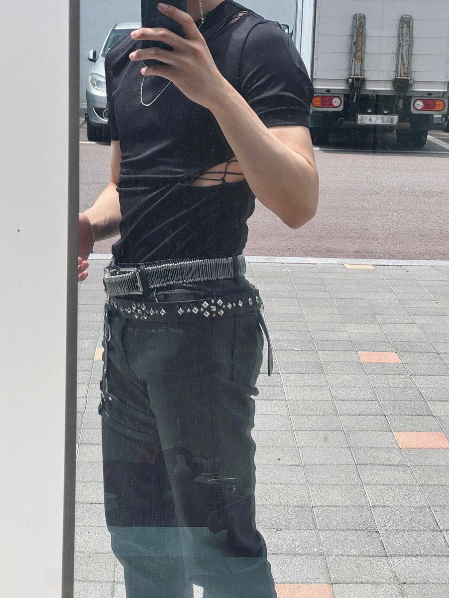wookbao's tweet photo. is it an unpopular opinion if i say this is the craziest picture gunwook has posted https://t.co/6ukgdKSoWe
