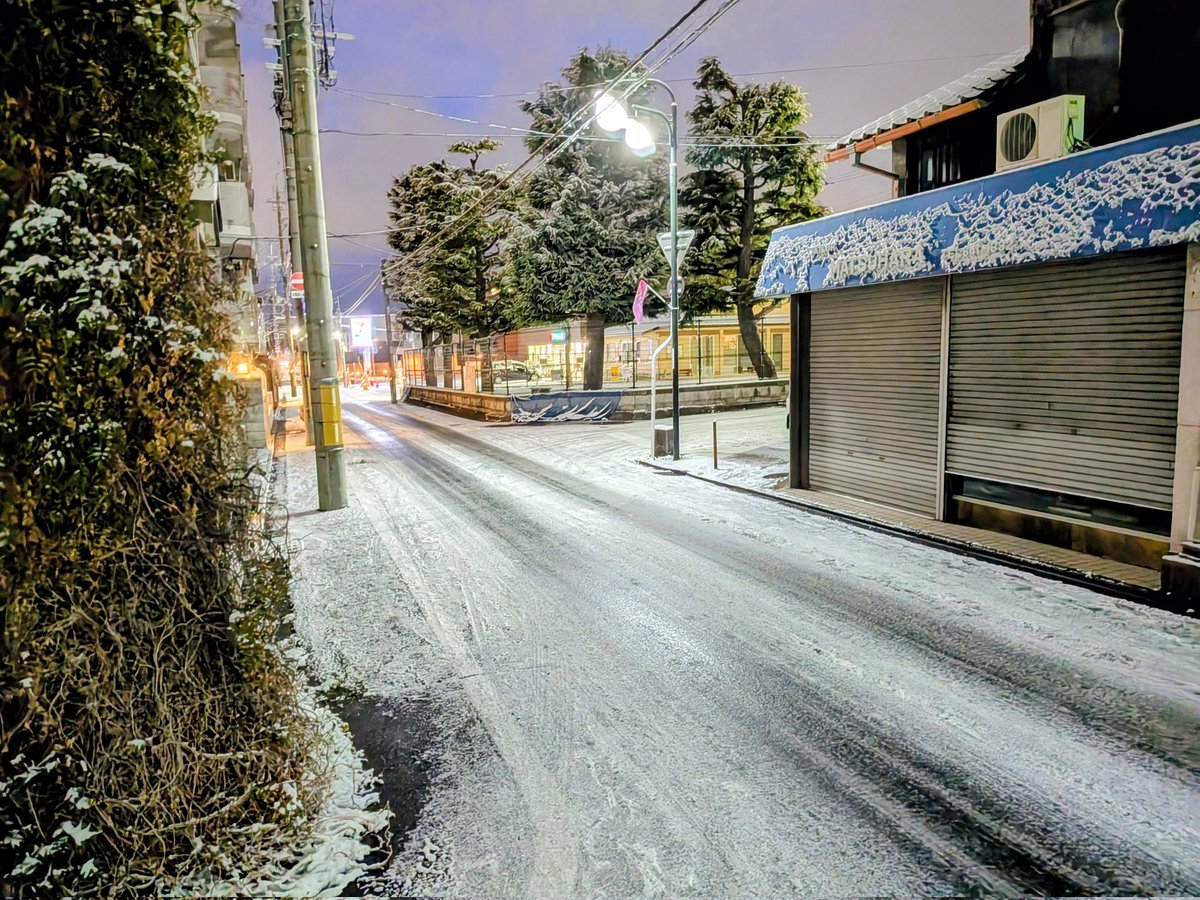 おはようございます🌈昨日昼から雪溶けて無くなったのにまた夜に降って