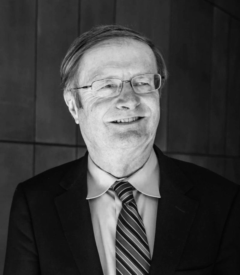 BMVMercados's tweet photo. Lamentamos profundamente el fallecimiento de John C. Hull, referente global en derivados y autor de Opciones, Futuros y Otros Derivados.

En Grupo BMV y MexDer reconocemos y agradecemos su valiosa colaboración, así como el legado académico que contribuyó de manera significativa a la gestión de riesgos y al desarrollo de los mercados.

Descanse en paz.