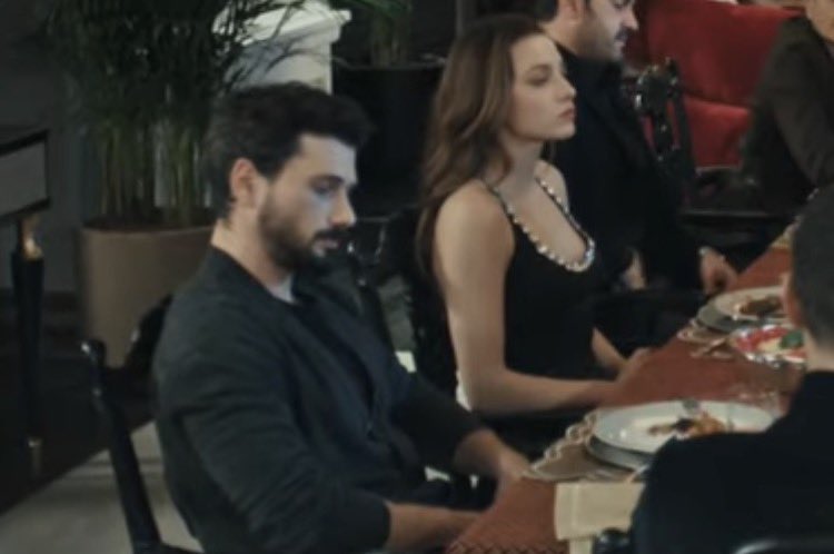 Hazira konulmuş  ötelenmiş konu nişana yüzük takmaya gelmiş geçiş çiftlerden sonra onların nakış gibi işleniceği hikayesi ilaç gibi gelecek 💫 #AlSul #Yeraltı