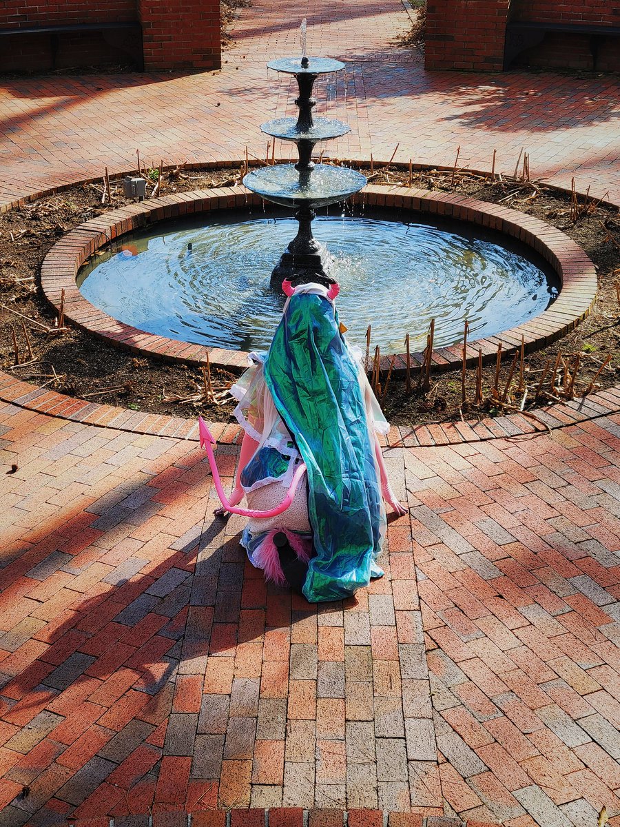 nightleycosplay's tweet photo. Took Tyranny to @KamiCon and the Gardens.
#tyranny #thesoldiers #tyrannycosplay #criticalrole #criticalrolecosplay #kamicon #Kamicon2026
Tyranny is from @CriticalRole played by @TweetneyMoore https://t.co/uWCr32pY9E