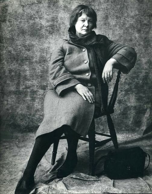 El arte y el psicoanálisis dan forma y sentido a la vida y por eso los adoramos, pero la vida tal como se vive no tiene forma ni sentido, y eso es lo que estoy experimentando ahora mismo”.
"El Unicornio", Iris Murdoch