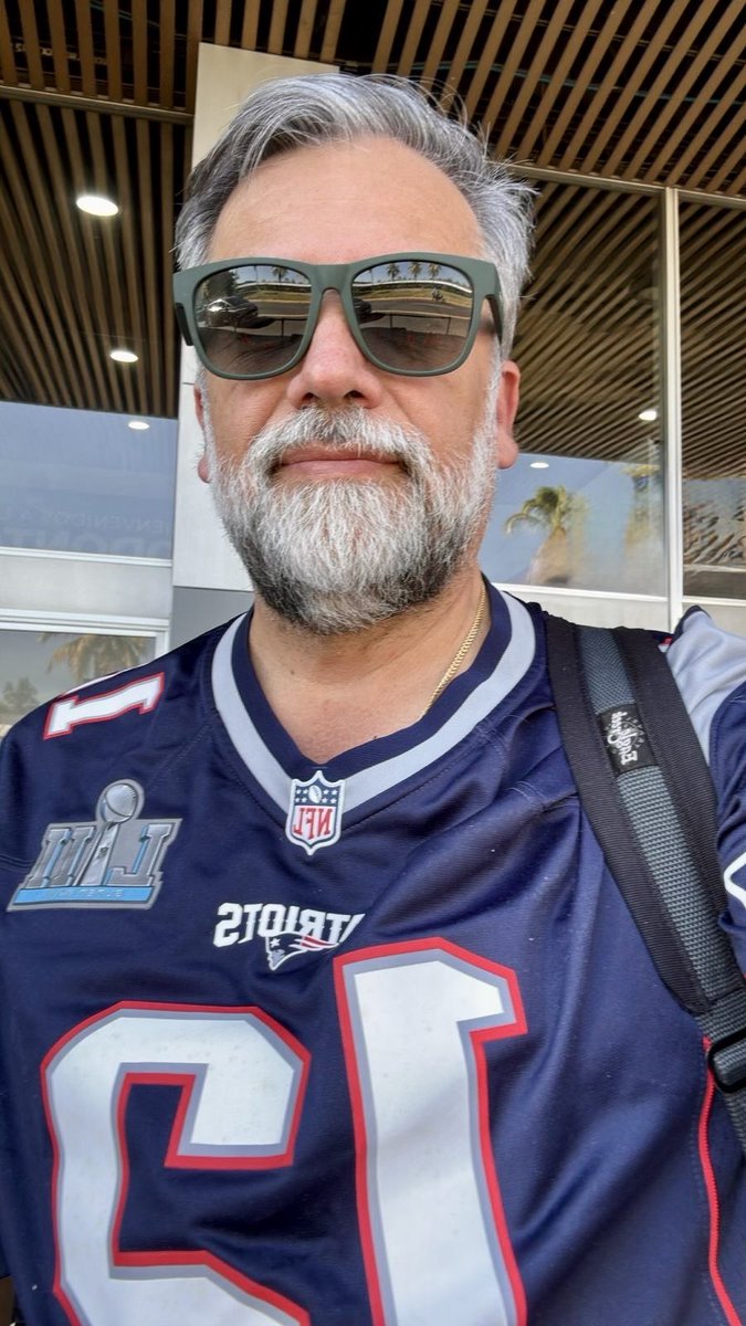 EdwinEscobarGT's tweet photo. The Empire Strikes Back … let’s go Patriots.
#badbunnysuperbowl https://t.co/TXCGM0q7Vo
