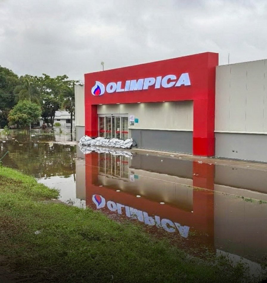 #SOS 🆘: La familia #Char también es damnificada por inundaciones en Montería. La supertienda <a href="/olimpicaSA/">Olímpica</a> en el suroccidente también se fue a pique.