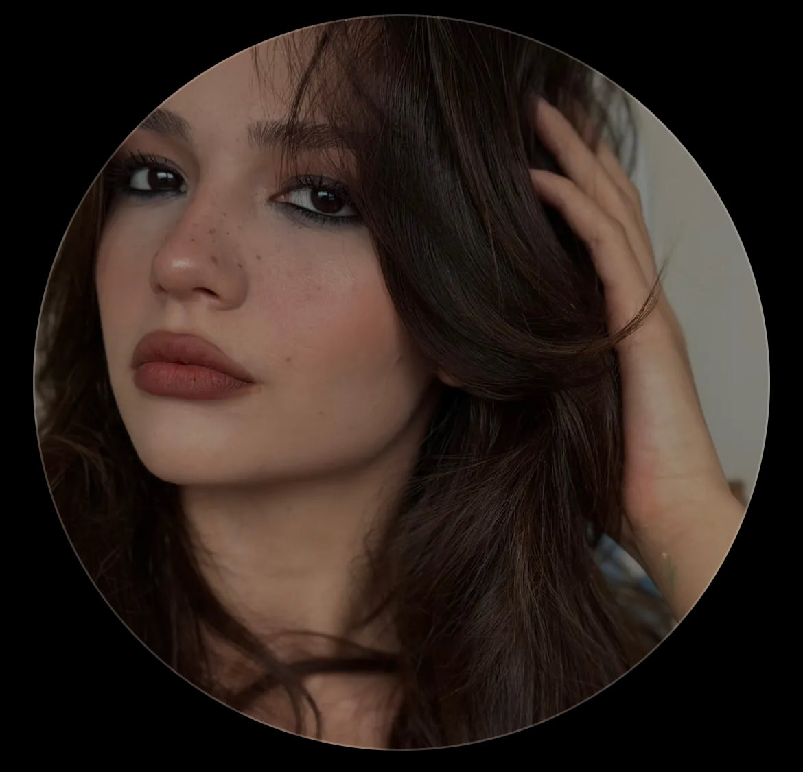 Birbirinden mükemmel  harika ötesi kalpleri ile bu üçlü çok güçlü 🥹🤍 gücünüze de sevginize de  hiçbir zaman kaybetmeyin çocuklarım diye demiyorum ama çok baskalar 🫠