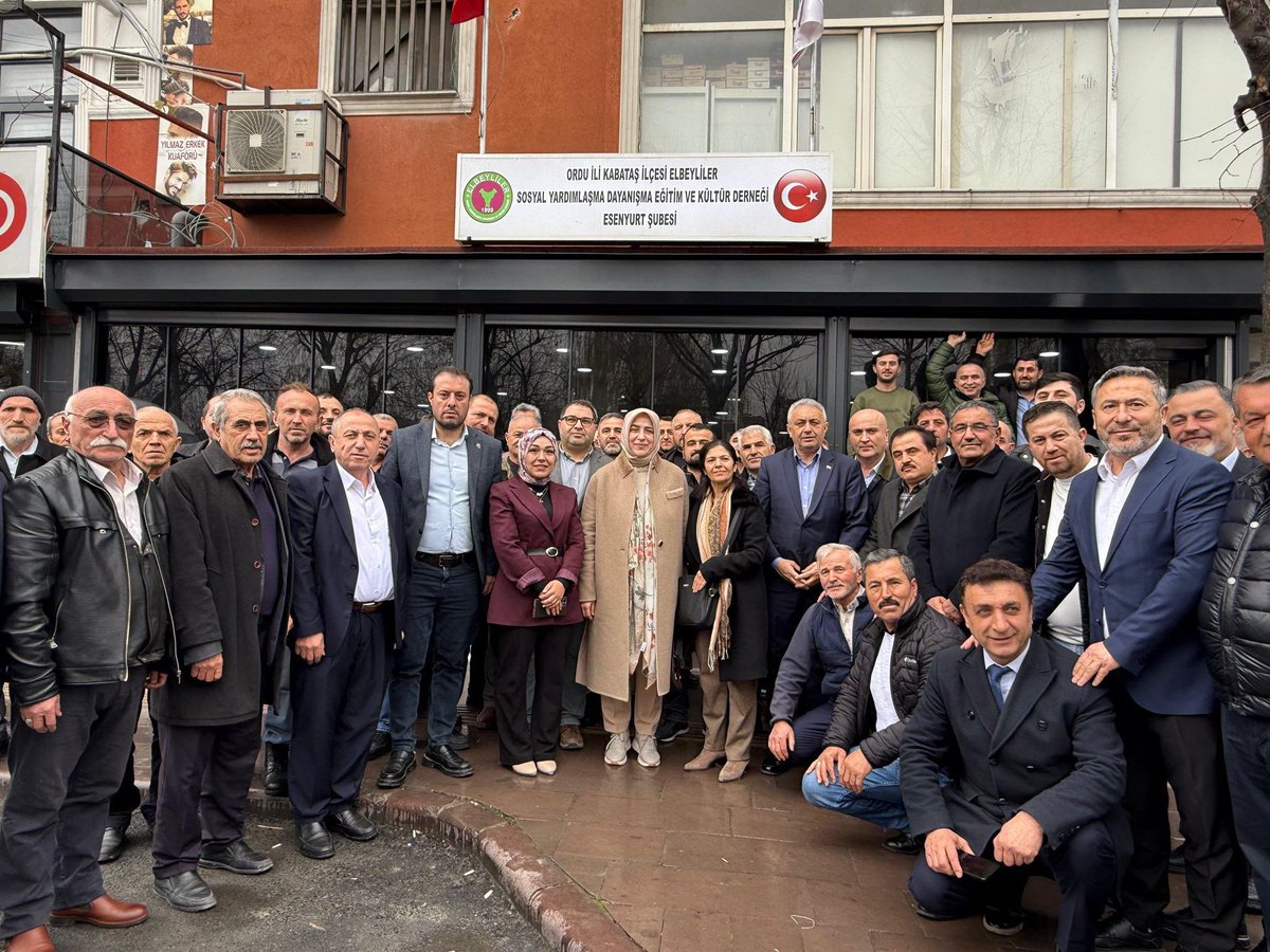 AK Parti Grup Başkan Vekilimiz <a href="/AvOzlemZengin/">Av. Özlem Zengin 🇹🇷</a>, Esenyurt’ta Ordulu hemşehrilerimizle bir araya geldi.

AK Parti olarak milletimizle bir arada olmaya, sahada çalışmaya devam ediyoruz.

#HerMahallesiyle İstanbul 💙