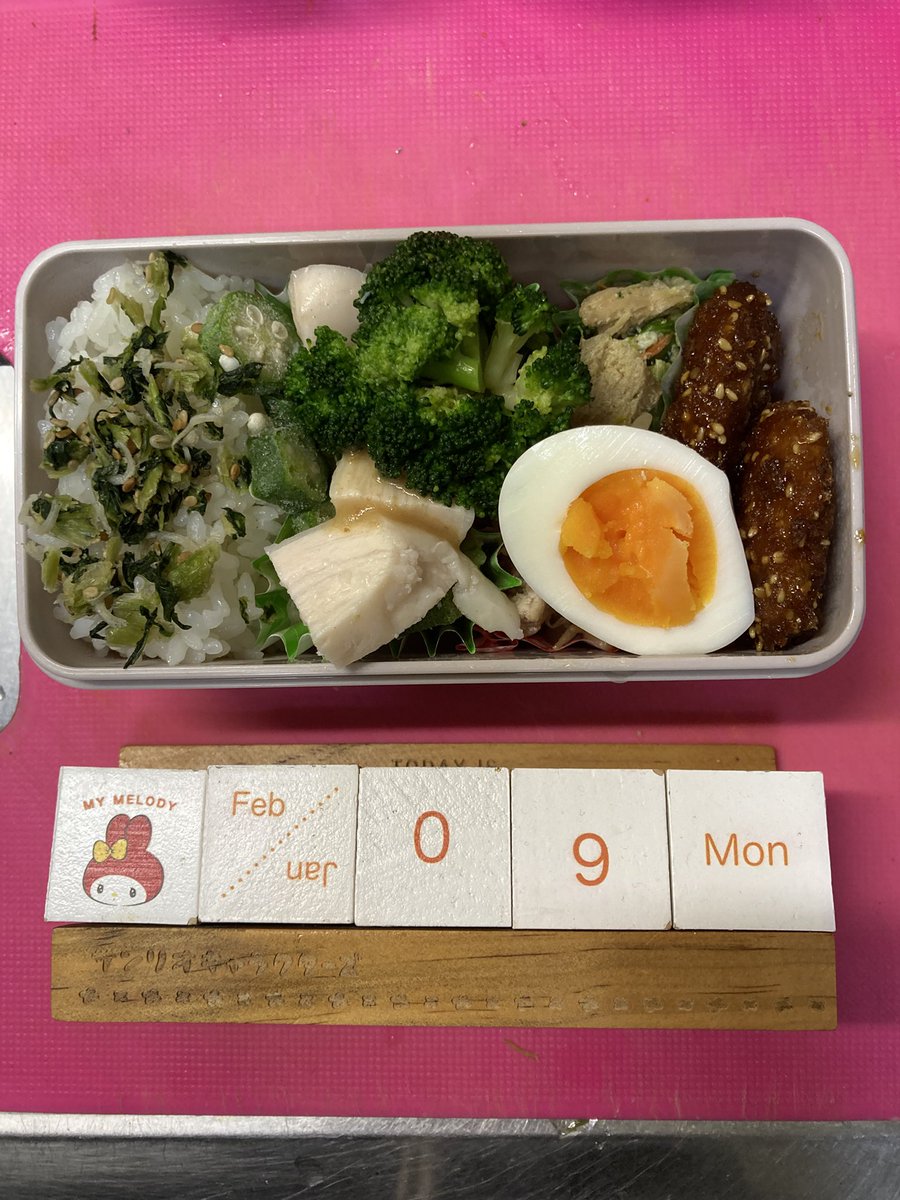 おはようございます☀️
昨日は久々の雪⛄️雪だるま作るまでには降らなかった😆
久々 #お弁当 投稿🍀*゜
 #お弁当記録  #お弁当作り楽しもう部