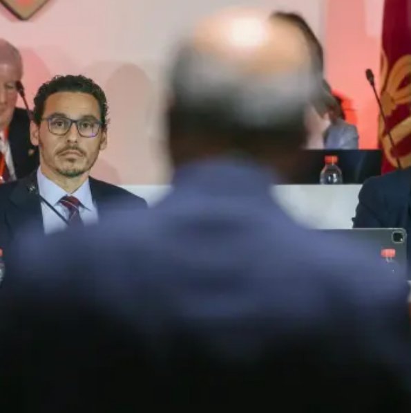 Del Nido Benavente a su hijo "Váyase. No le quiere nadie. ¿Quiere una indemnización porque no tiene medios de vida para vivir? Yo se la pago. Yo. No el Sevilla. Váyase. No le haga más daño al Sevilla. No es que la chaqueta le venga grande, es que le viene grande el cargo".